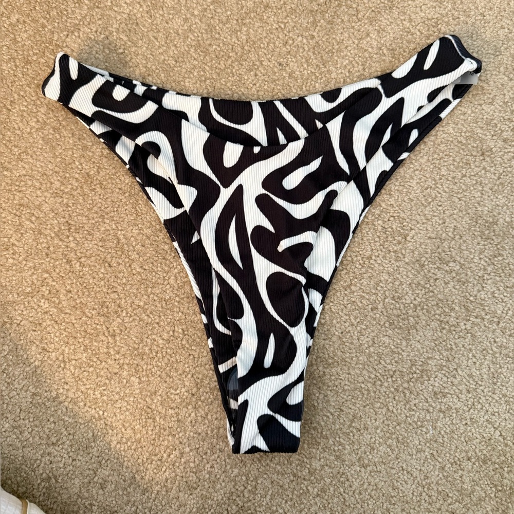 Aurelle Ribbed Black and White Retro High-Cut Bikini Bottom